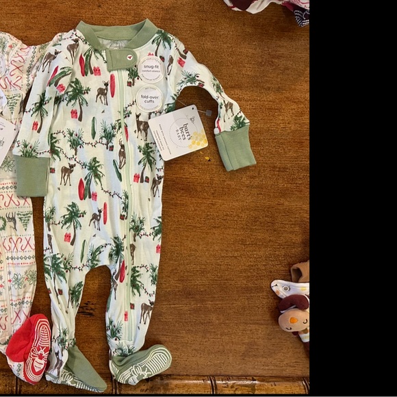 Burt’s bees Christmas pajamas - Picture 2 of 3
